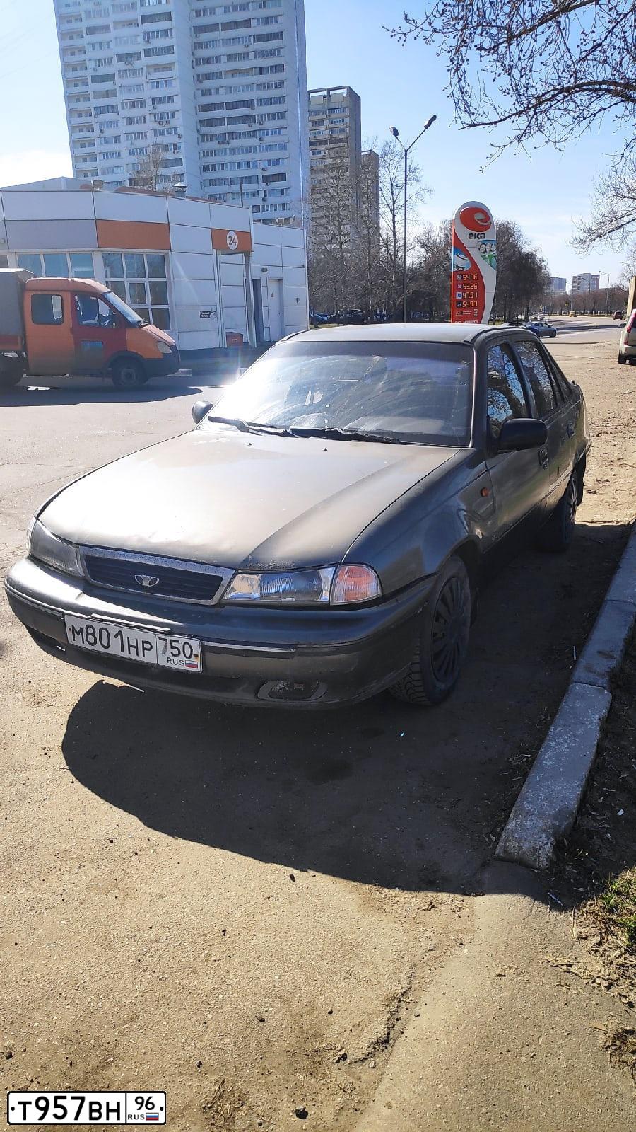 Фото автомобиля DAEWOO NEXIA, 2004 — госномер О026КР196. Цвет: СЕРО-ЗЕЛЕНЫЙ