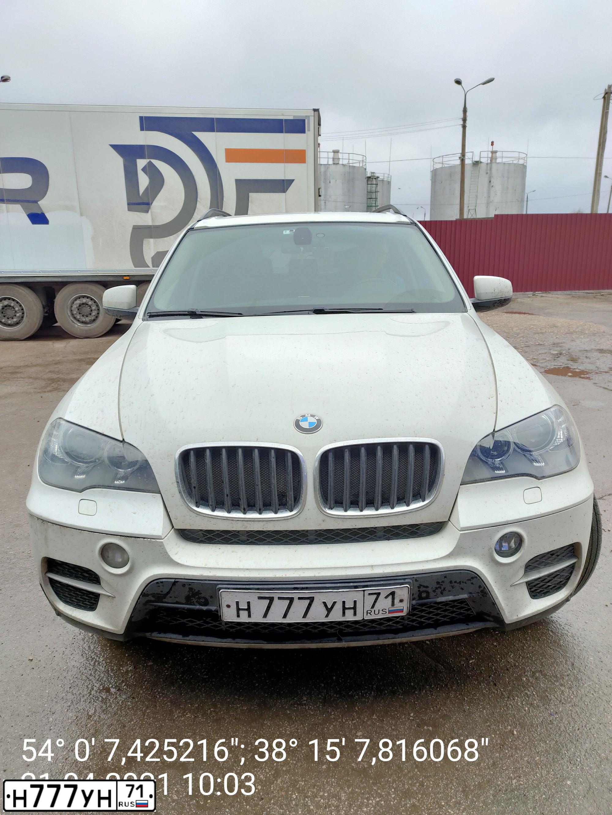 Фото автомобиля BMW X5, 2012 — госномер К840НЕ30. Цвет: Белый