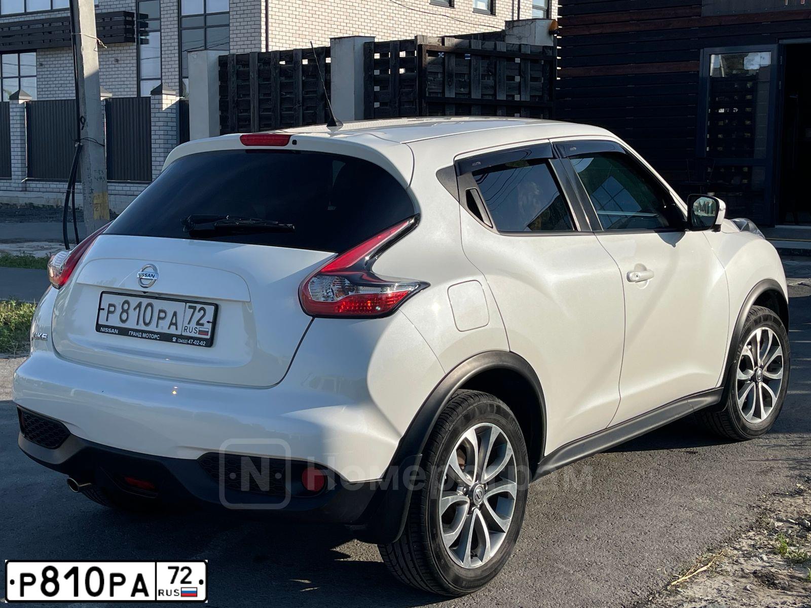 Фото автомобиля NISSAN JUKE, 2015 — госномер Р810РА72. Цвет: БЕЛЫЙ