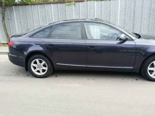 Фото автомобиля AUDI A6, 2011 — госномер О594ХЕ790. Цвет: ТЕМНО-СЕРЫЙ
