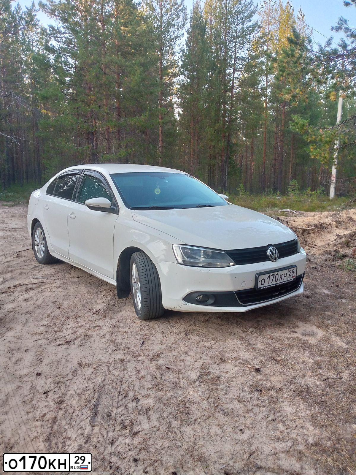 Фото автомобиля VOLKSWAGEN JETTA, 2012 — госномер Р261ВУ29