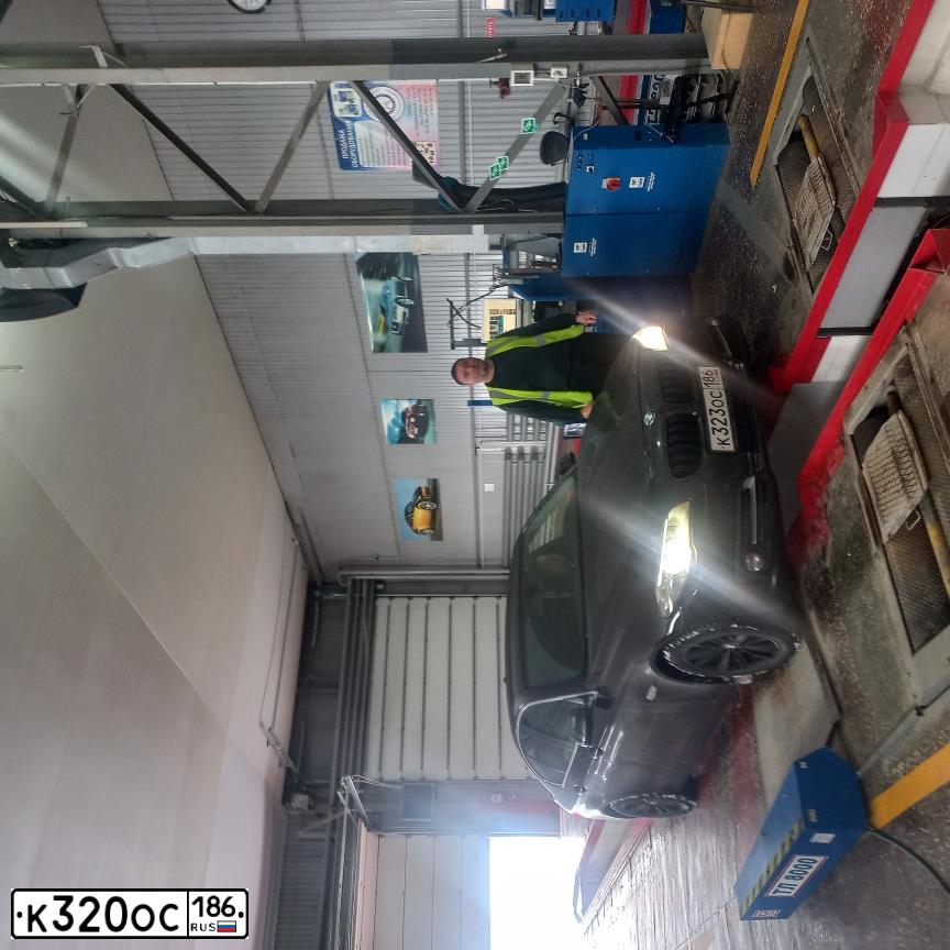 Фото автомобиля BMW SERIE 5, 2014 — госномер К323ОС186. Цвет: ЧЕРНЫЙ
