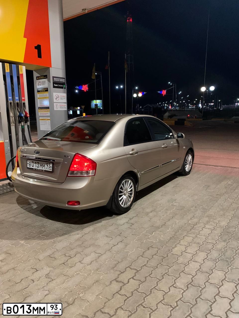 Фото автомобиля KIA CERATO, 2007 — госномер В013ММ93. Цвет: ЗОЛОТИСТЫЙ