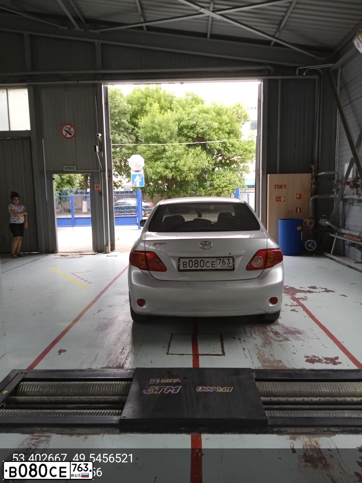 Фото автомобиля TOYOTA COROLLA, 2008 — госномер В080СЕ763. Цвет: СЕРЕБРИСТЫЙ