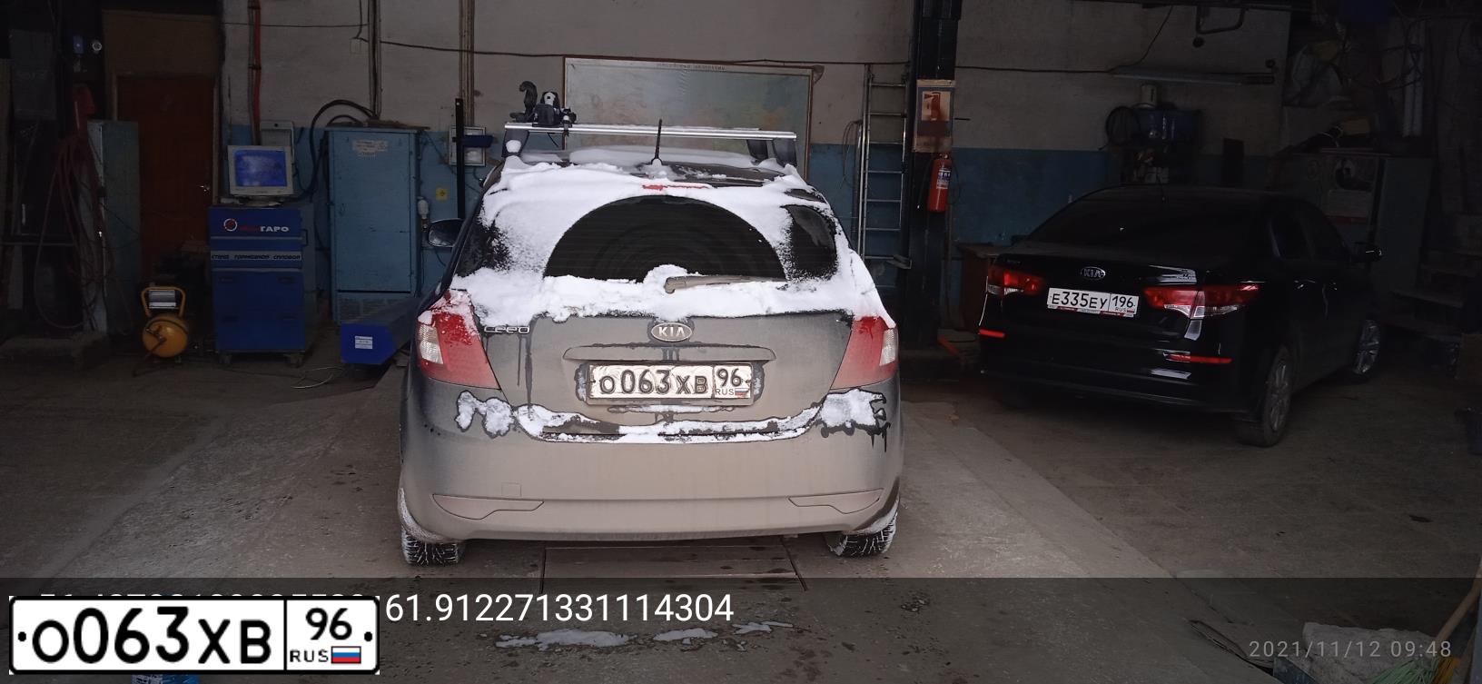 Фото автомобиля KIA CEE'D, 2010 — госномер О063ХВ96. Цвет: ЧЕРНЫЙ