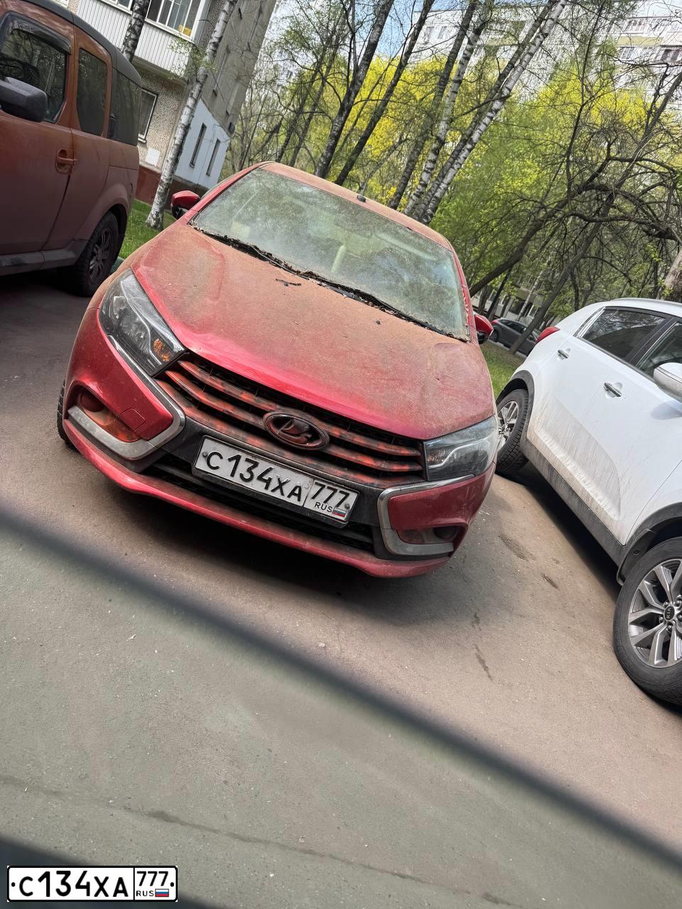 Фото автомобиля LADA VESTA, 2017 — госномер С134ХА777. Цвет: Красный
