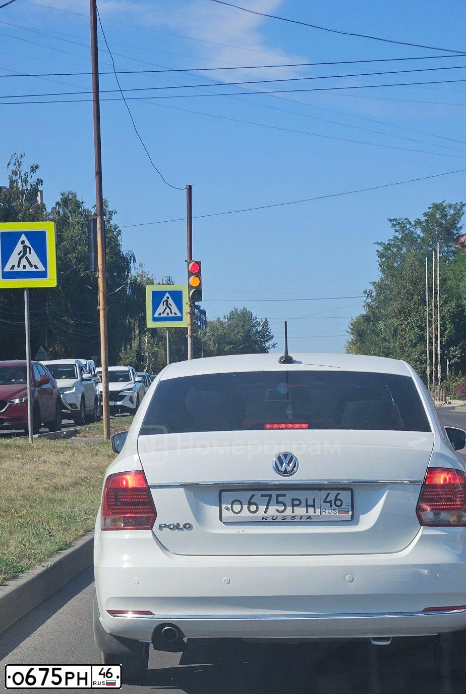 Фото автомобиля VOLKSWAGEN POLO, 2017 — госномер О675РН46. Цвет: Белый