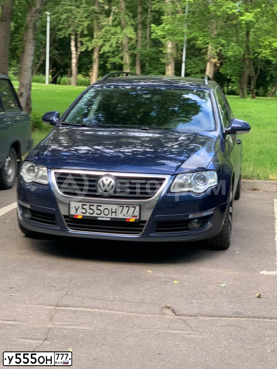 Фото автомобиля VOLKSWAGEN PASSAT, 2013 — госномер Т142АК777. Цвет: ЧЕРНЫЙ