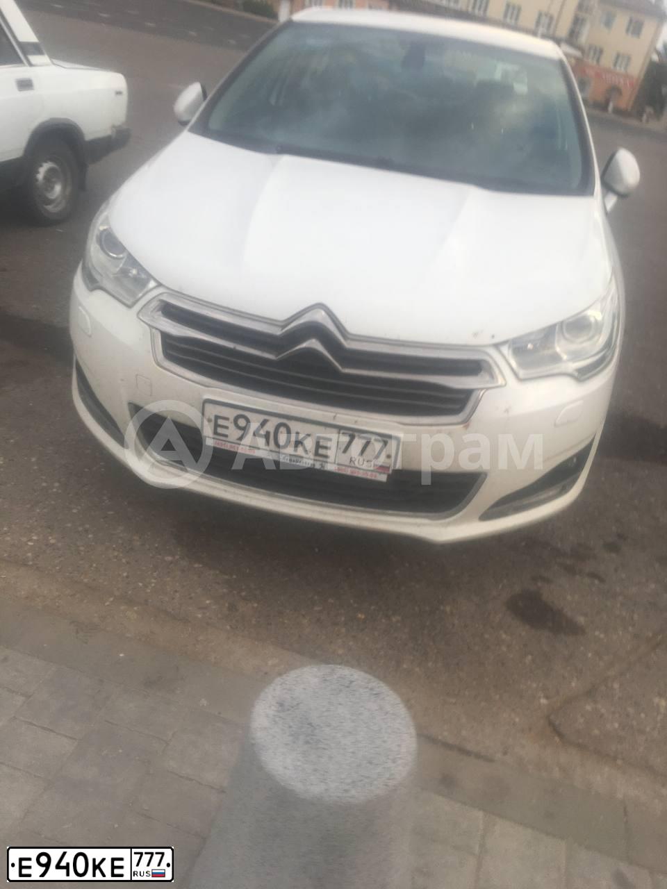 Фото автомобиля CITROEN C4, 2014 — госномер Е940КЕ777. Цвет: Белый