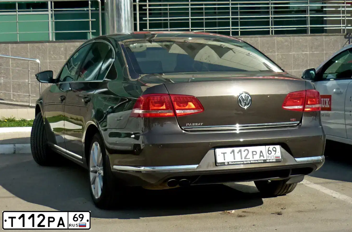 Фото автомобиля VOLKSWAGEN PASSAT, 2012 — госномер Т112РА69. Цвет: КОРИЧНЕВЫЙ
