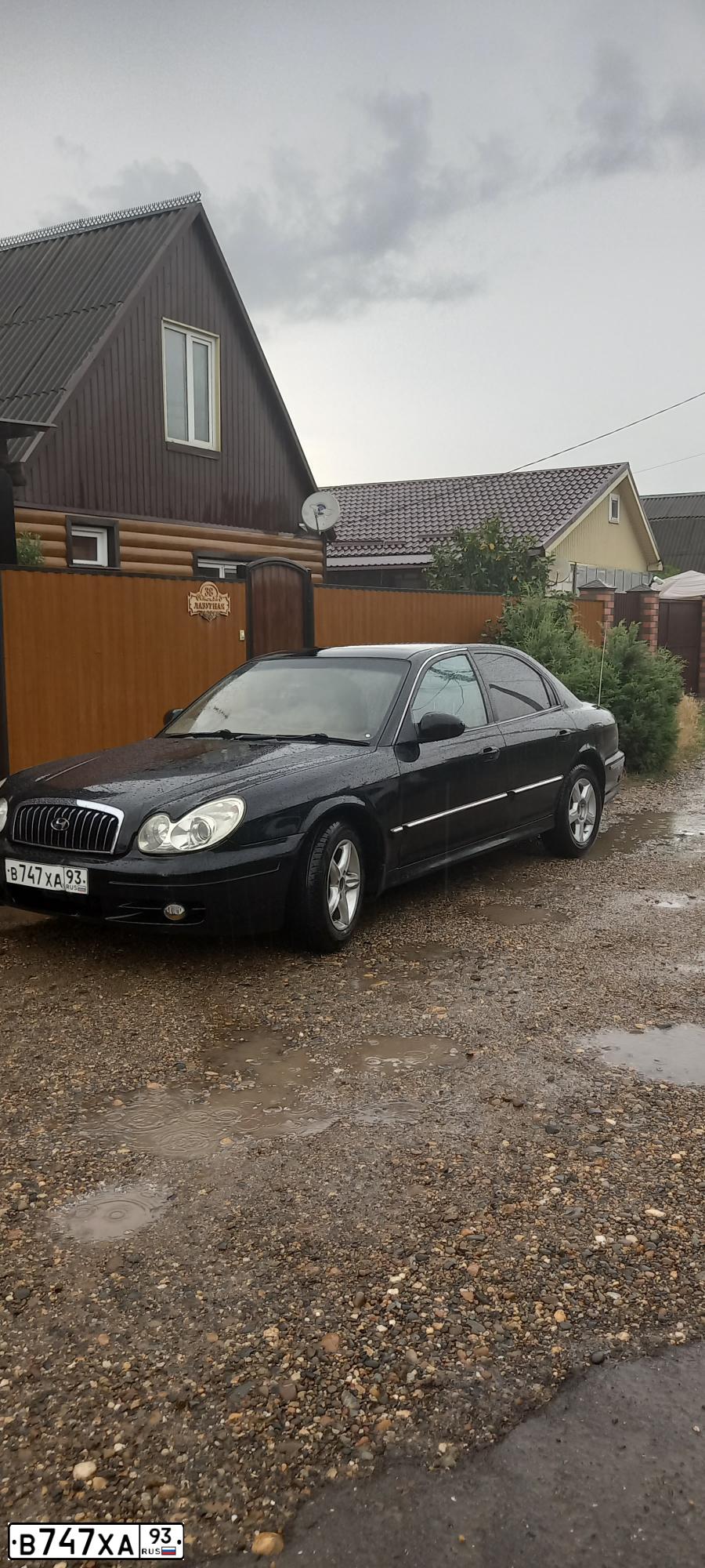 Фото автомобиля HYUNDAI SONATA, 2004 — госномер А785ХЕ01