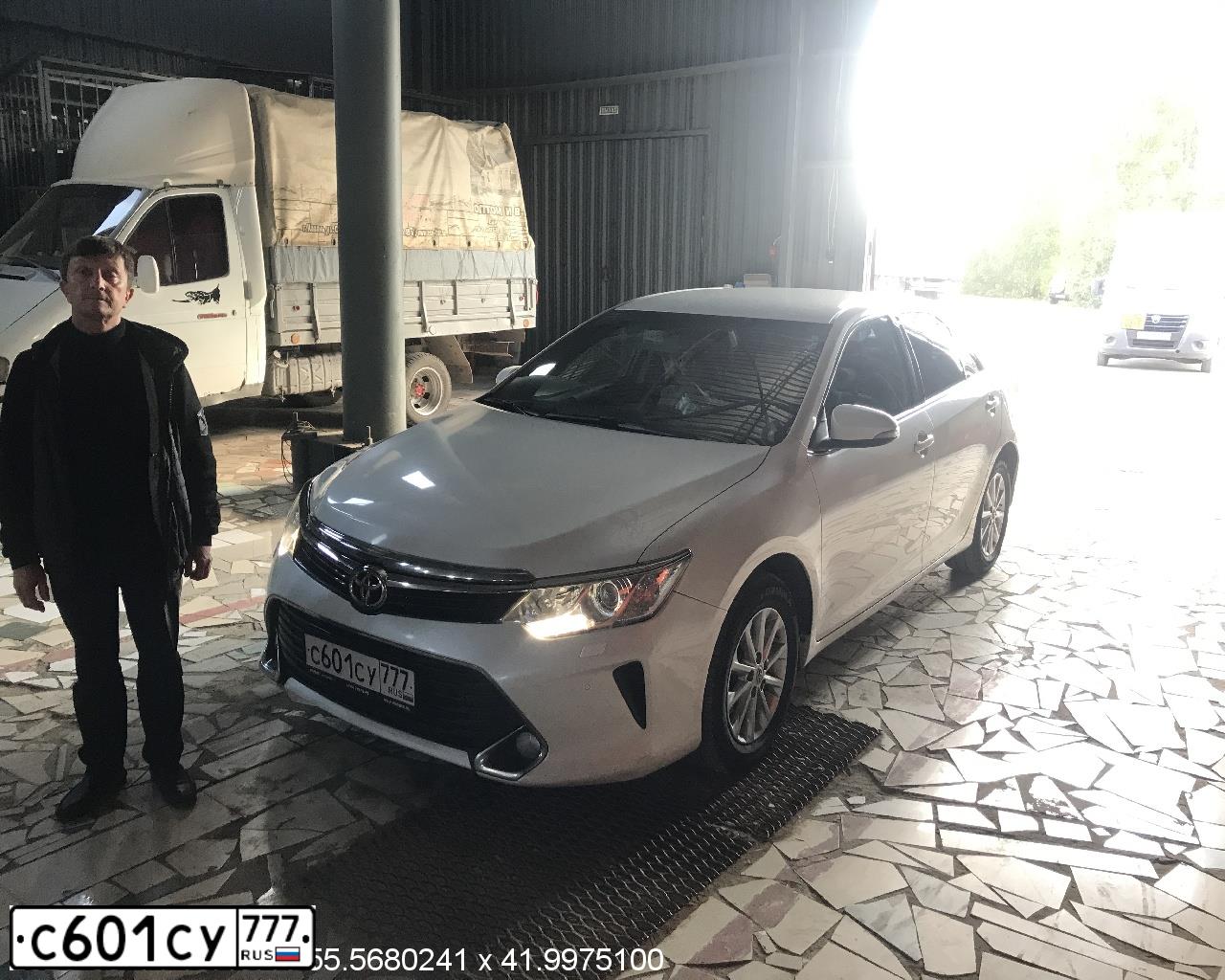 Фото автомобиля TOYOTA CAMRY, 2016 — госномер К641УХ95. Цвет: БЕЛЫЙ ПЕРЛАМУТР