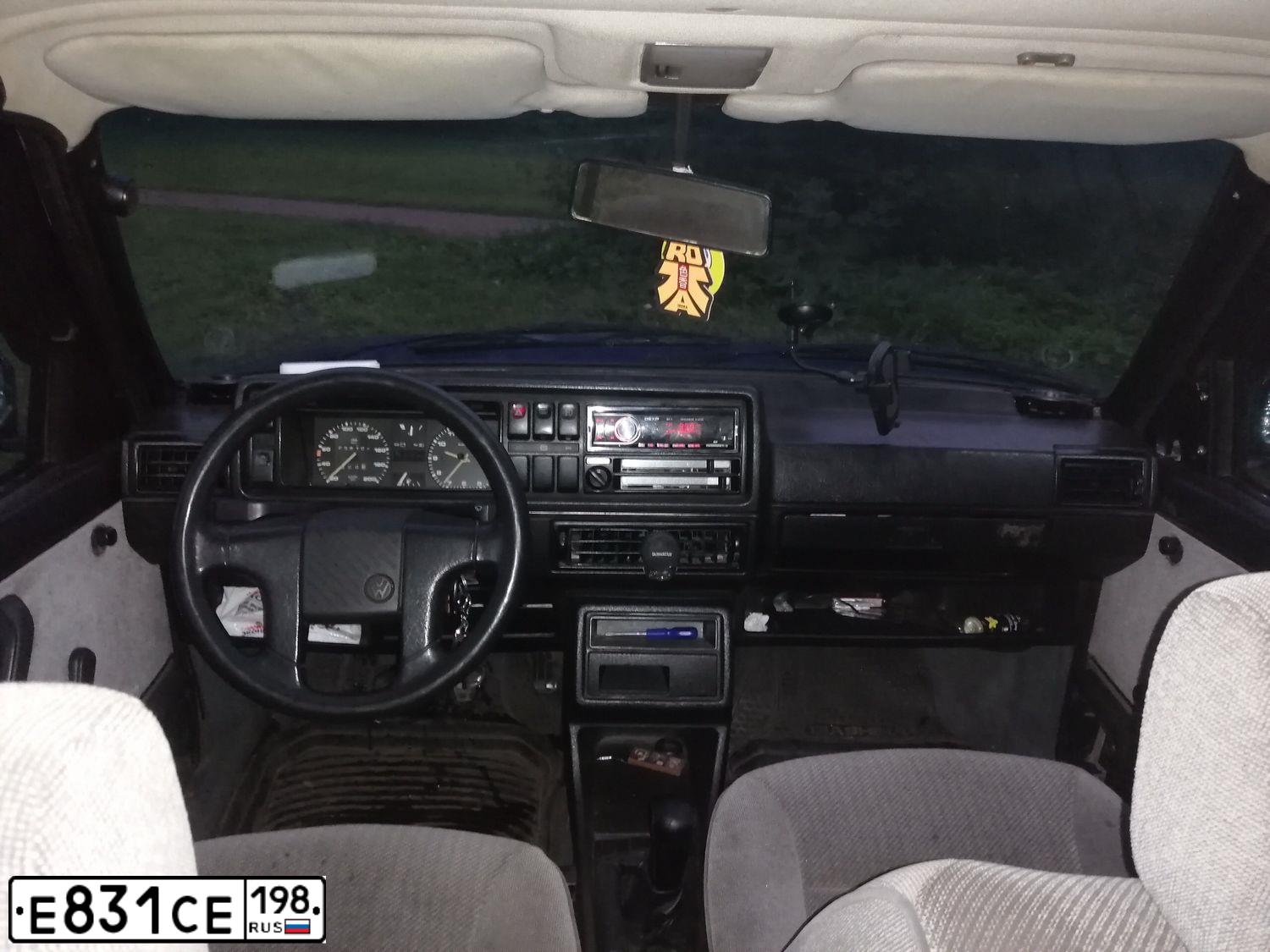 Фото автомобиля VOLKSWAGEN JETTA, 1987 — госномер А135ОН78. Цвет: синий