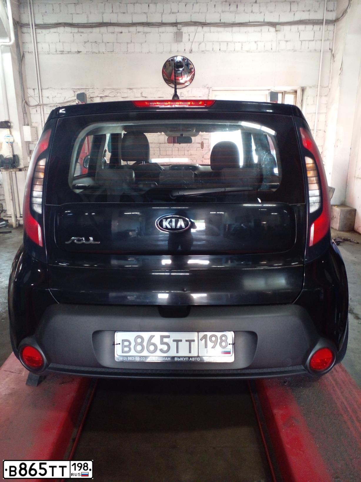 Фото автомобиля KIA SOUL, 2014 — госномер В865ТТ198. Цвет: ЧЕРНЫЙ