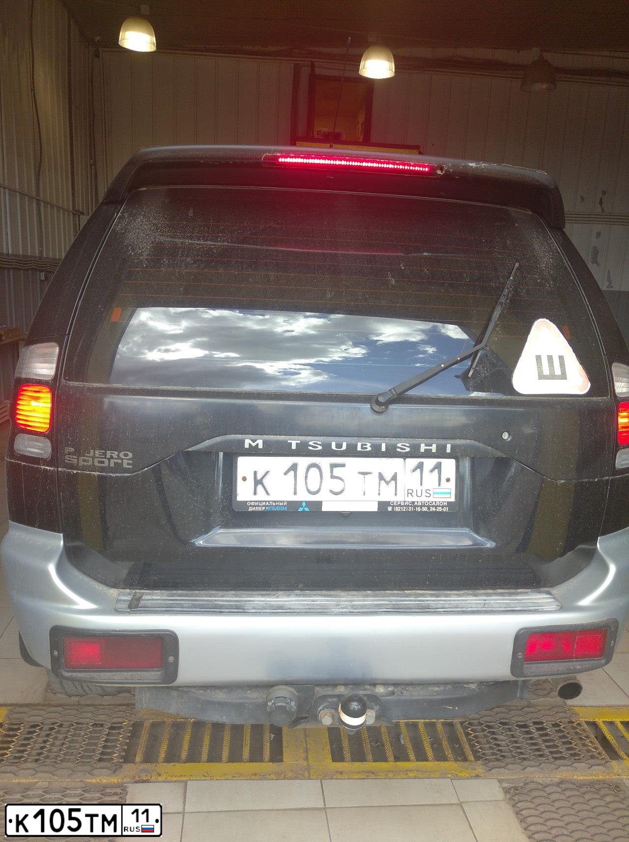 Фото автомобиля MITSUBISHI PAJERO SPORT, 2006 — госномер К105ТМ11. Цвет: ЧЕРНЫЙ