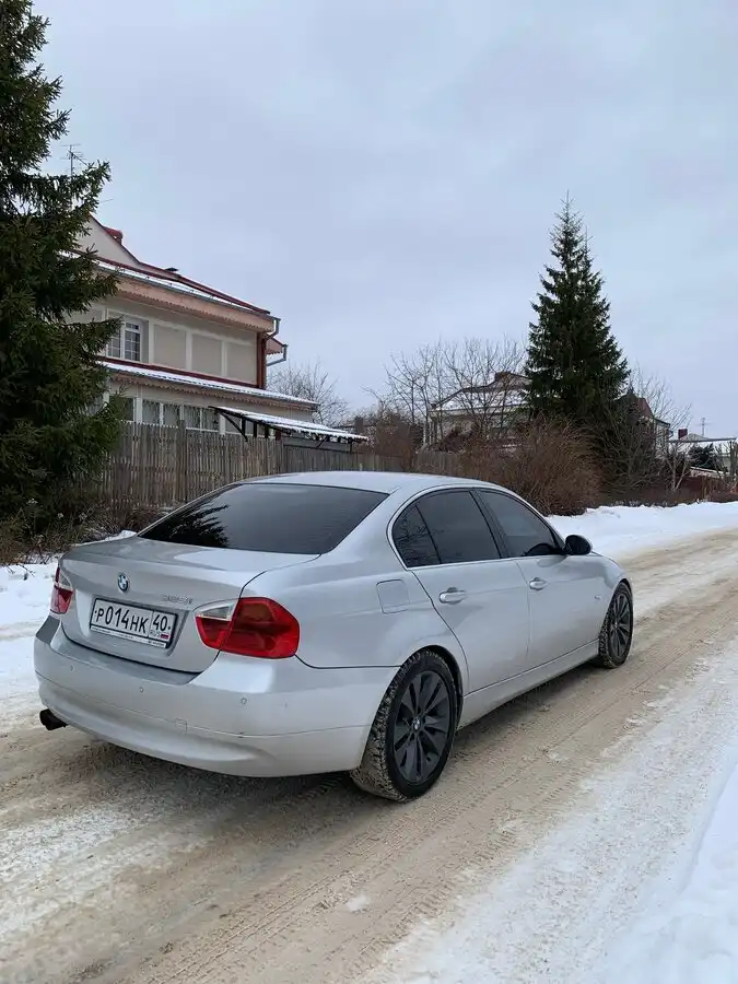 Фото автомобиля BMW SERIE 3, 2006 — госномер В648УН193. Цвет: Серебристый