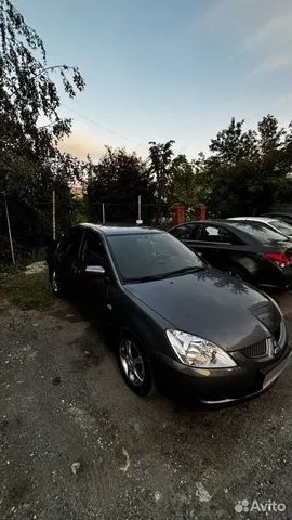 Фото автомобиля MITSUBISHI LANCER, 2005 — госномер Р616МХ186. Цвет: СЕРЫЙ