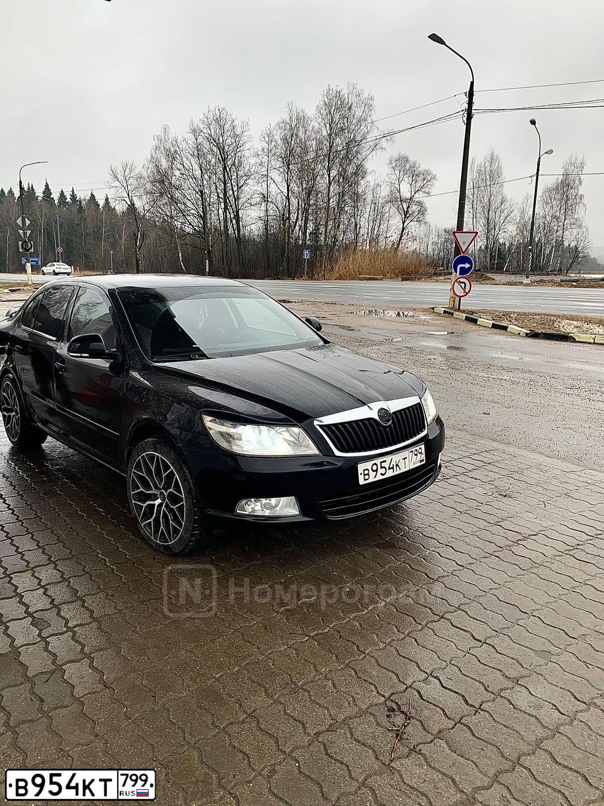 Фото автомобиля SKODA OCTAVIA, 2011 — госномер Н650ТУ777. Цвет: ЧЕРНЫЙ