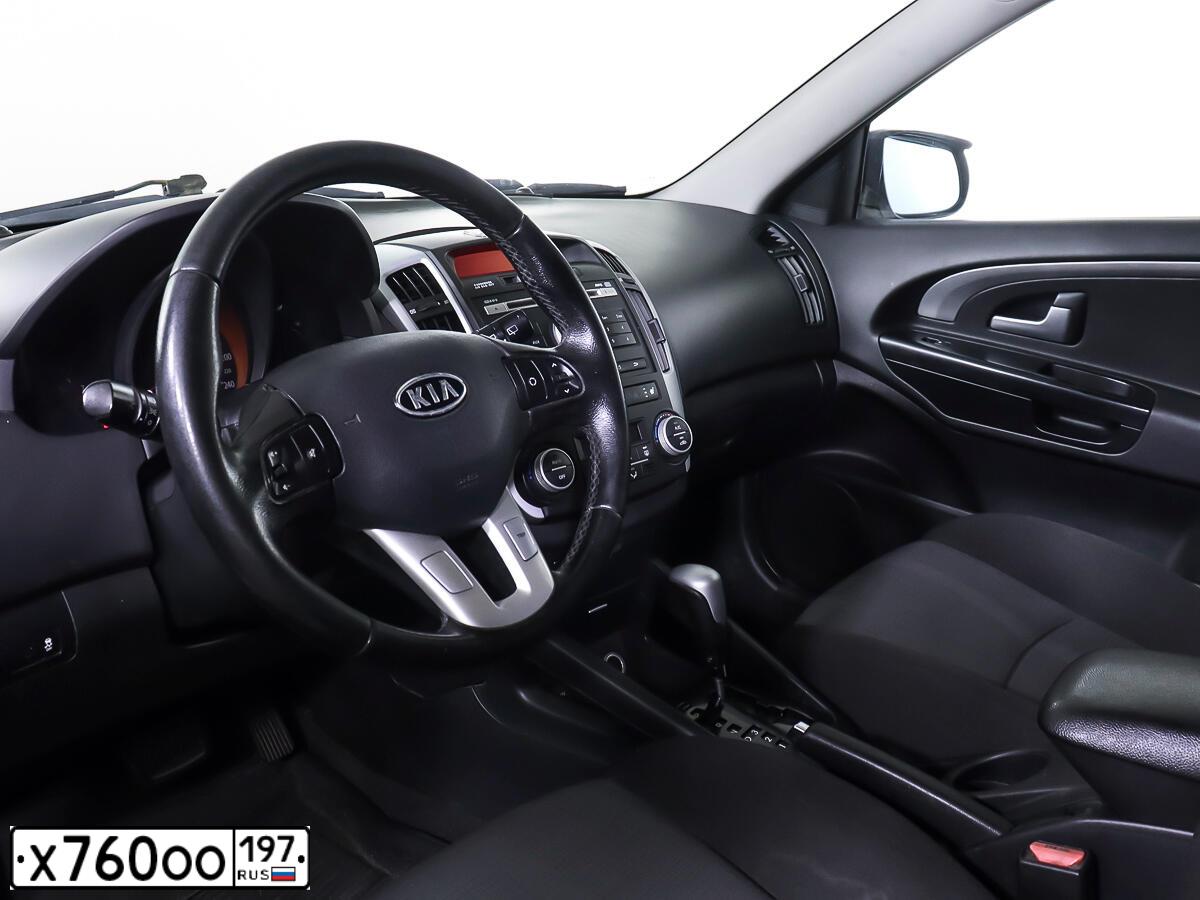 Фото автомобиля KIA CEE'D, 2011 — госномер Е404ХТ73. Цвет: СЕРЕБРИСТЫЙ