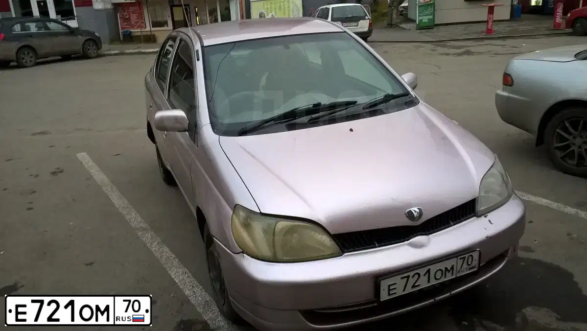 Фото автомобиля TOYOTA PLATZ, 2001 — госномер Е721ОМ70