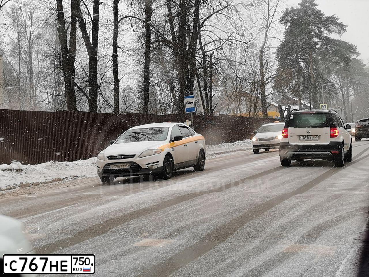 Фото автомобиля KIA RIO, 2016 — госномер С767НЕ750. Цвет: Коричневый