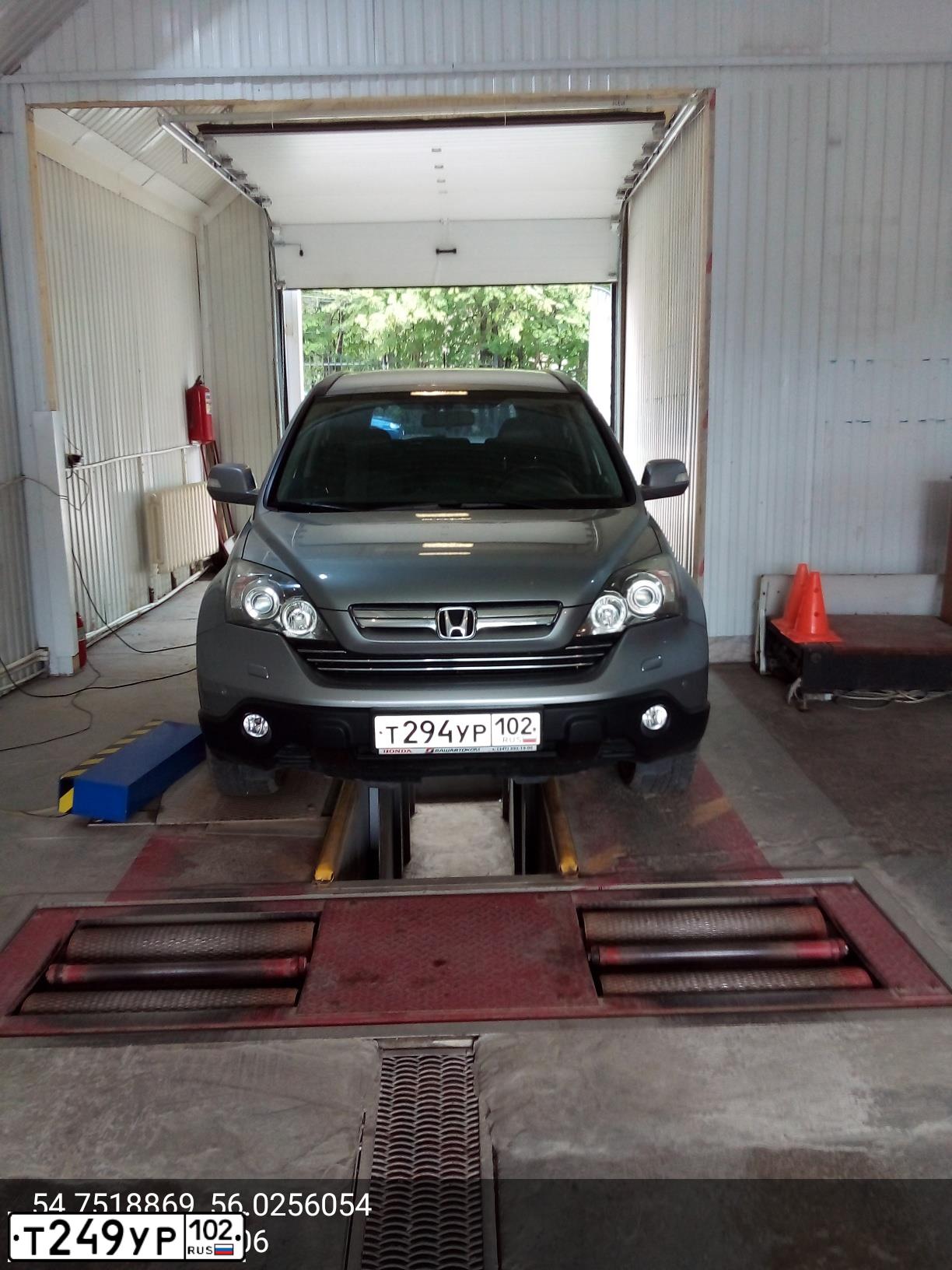 Фото автомобиля HONDA CR-V, 2008 — госномер Е017СХ102. Цвет: серебристый