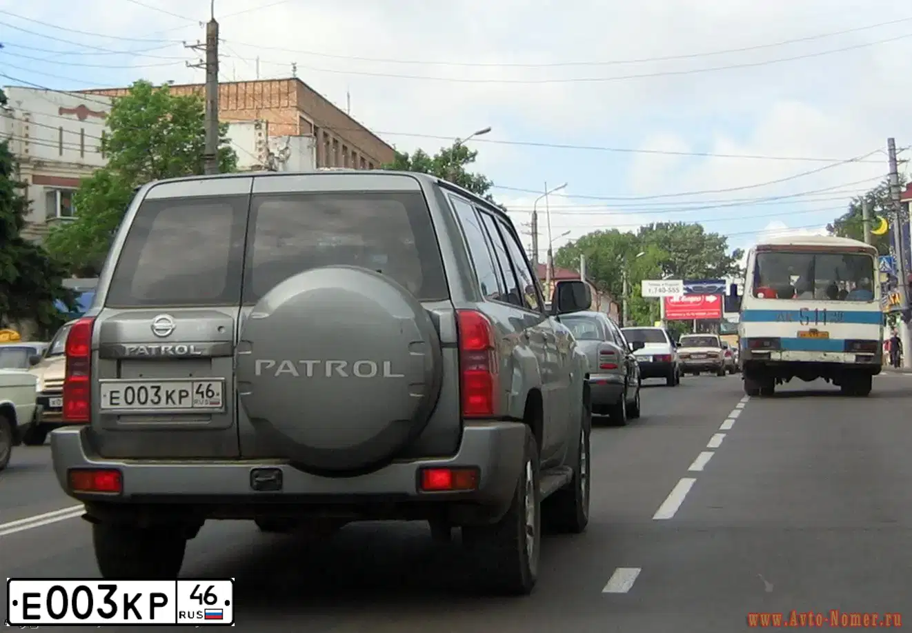 Фото автомобиля CHEVROLET NIVA, 2007 — госномер Е003КР46. Цвет: ТЕМНО-СИНИЙ МЕТАЛЛИК