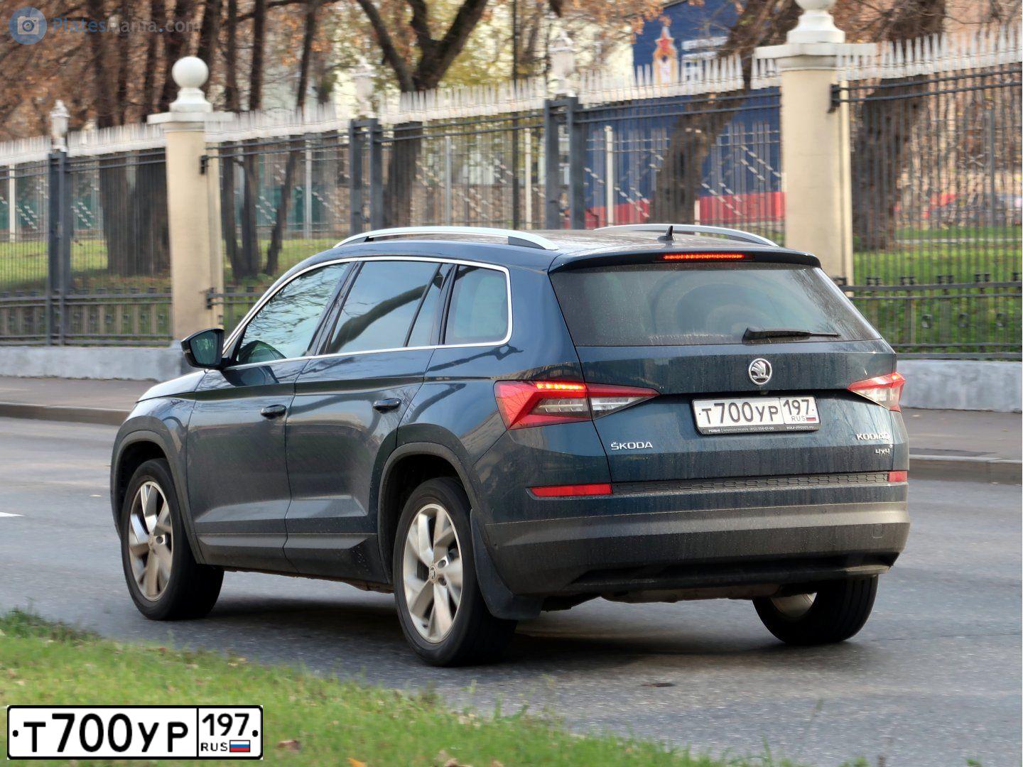 Фото автомобиля TOYOTA LANDCRUISER 200, 2008 — госномер С666МК777. Цвет: ЧЕРНЫЙ