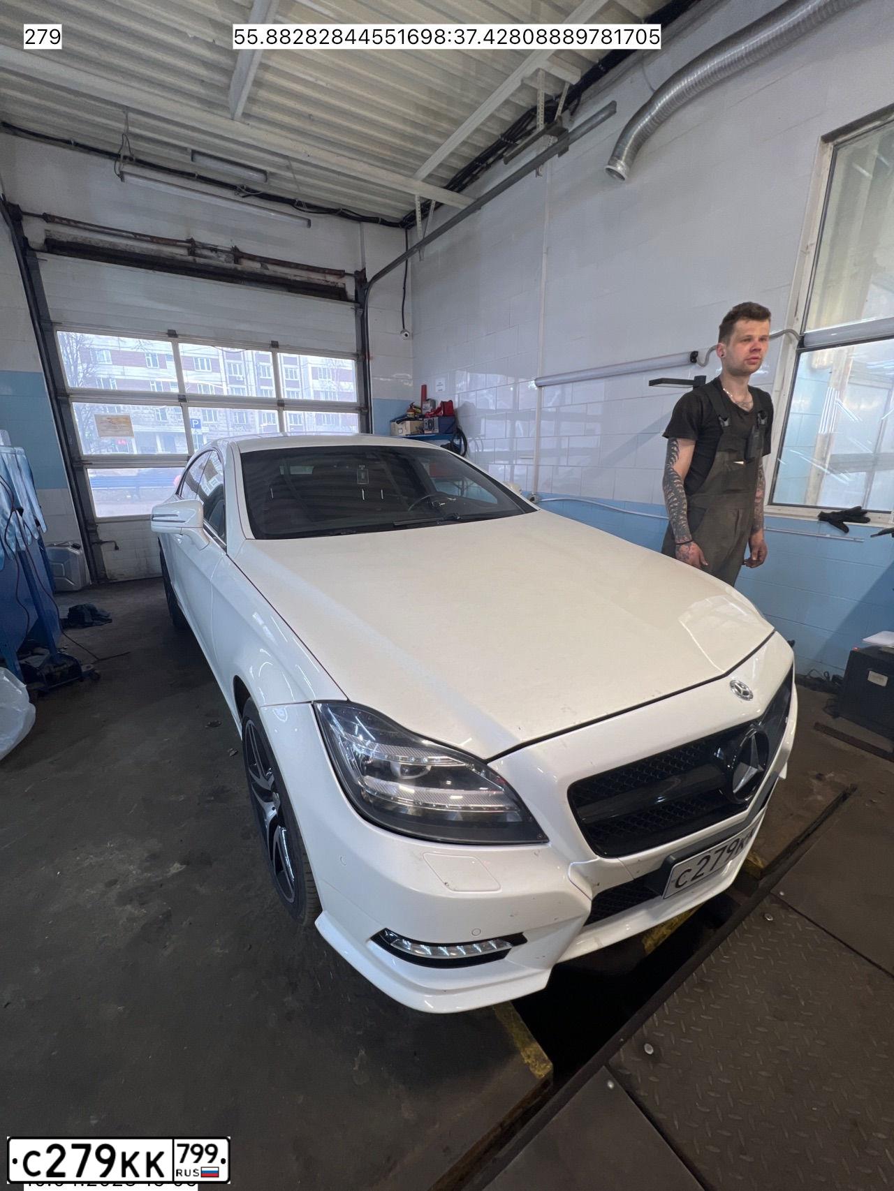 Фото автомобиля MERCEDES-BENZ 500, 2012 — госномер У703МН48. Цвет: Белый