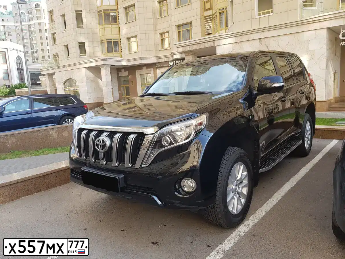 Фото автомобиля TOYOTA LANDCRUISER, 2014 — госномер С457РЕ799. Цвет: ЧЕРНЫЙ