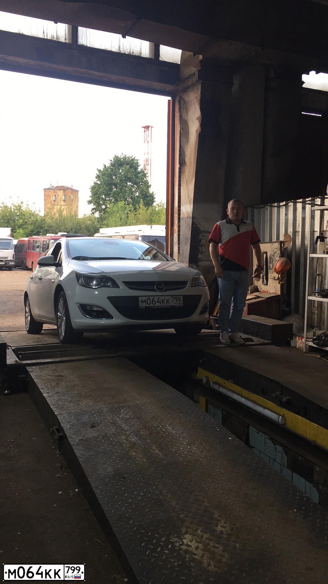 Фото автомобиля OPEL ASTRA, 2012 — госномер О267УВ196