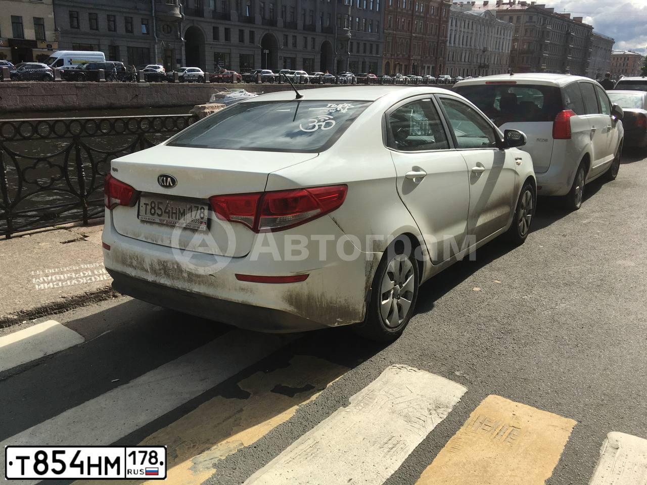 Фото автомобиля KIA RIO, 2015 — госномер Т854НМ178. Цвет: БЕЛЫЙ