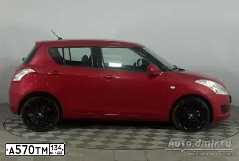 Фото автомобиля SUZUKI SWIFT, 2013 — госномер Н552КВ761. Цвет: Красный