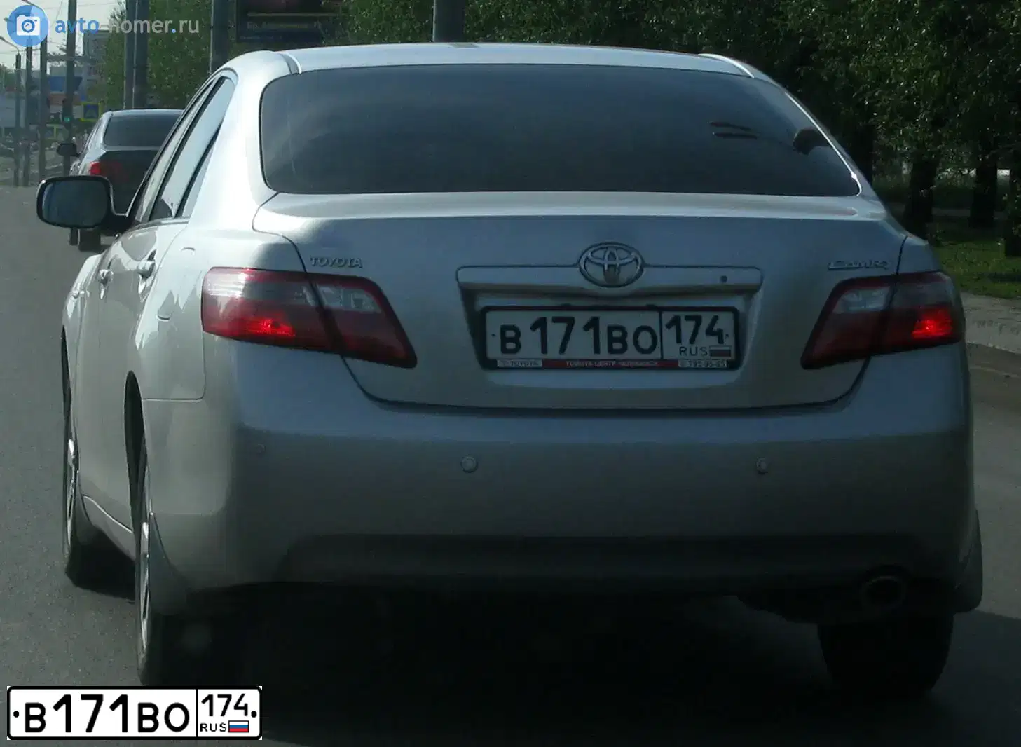 Фото автомобиля TOYOTA CAMRY, 2008 — госномер В171ВО174. Цвет: СЕРЕБРИСТЫЙ