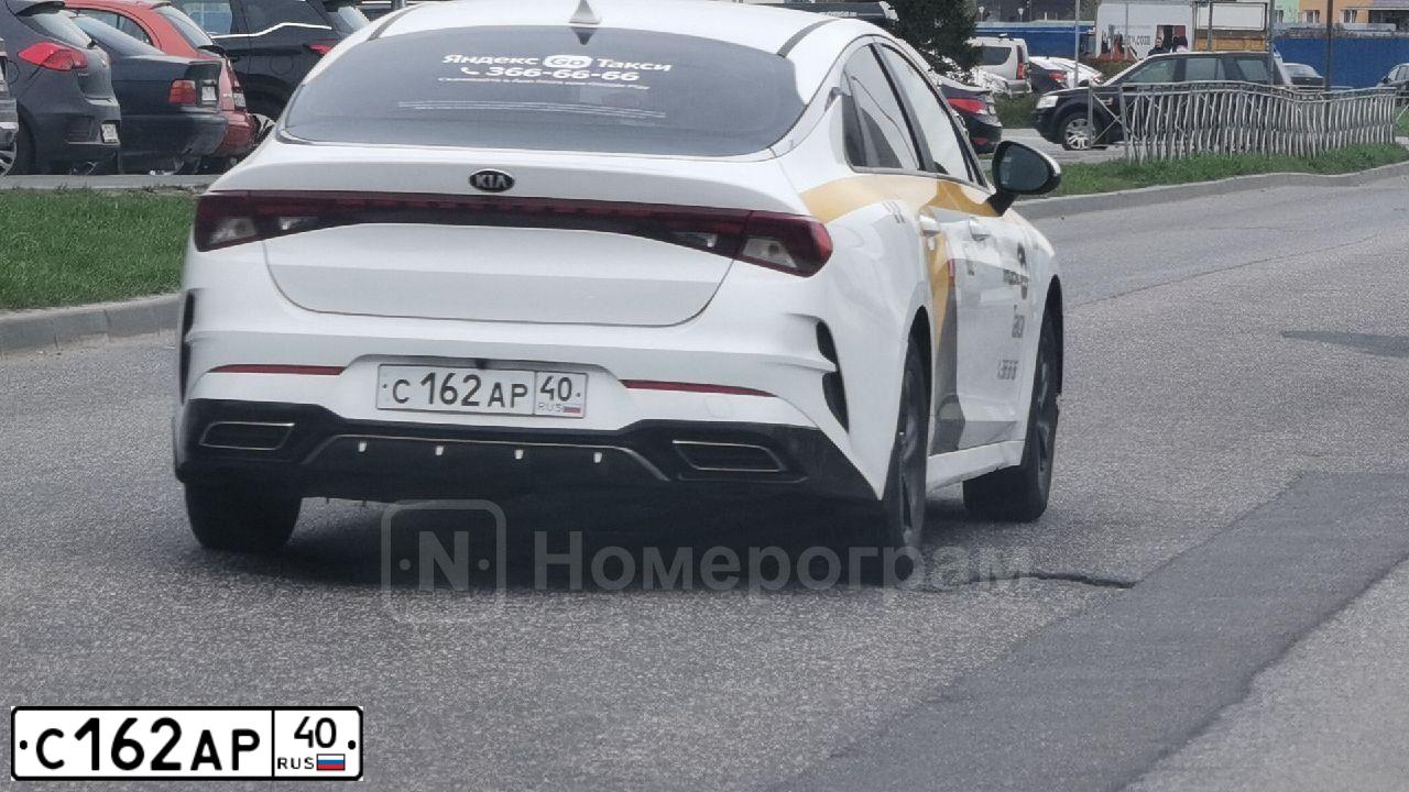 Фото автомобиля KIA K5, 2020 — госномер С162АР40. Цвет: Белый