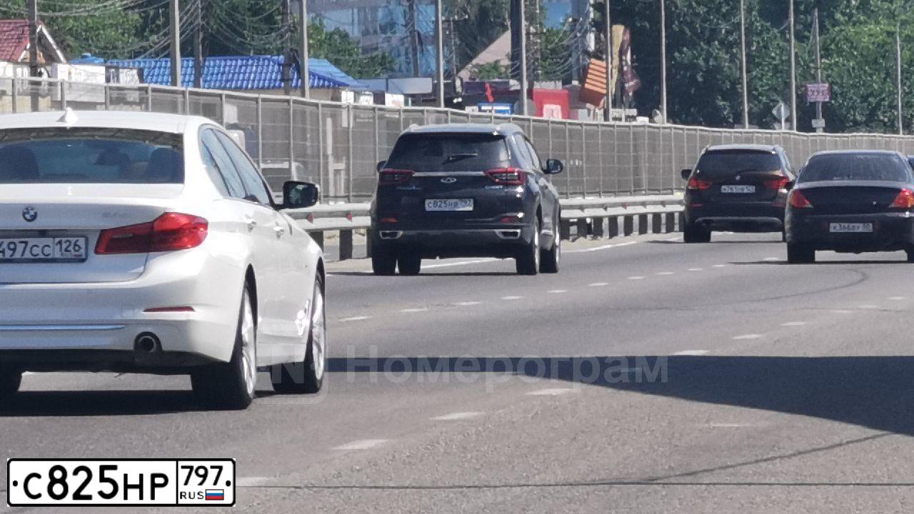 Фото автомобиля VOLKSWAGEN PASSAT, 1994 — госномер Е510ВА97. Цвет: синий