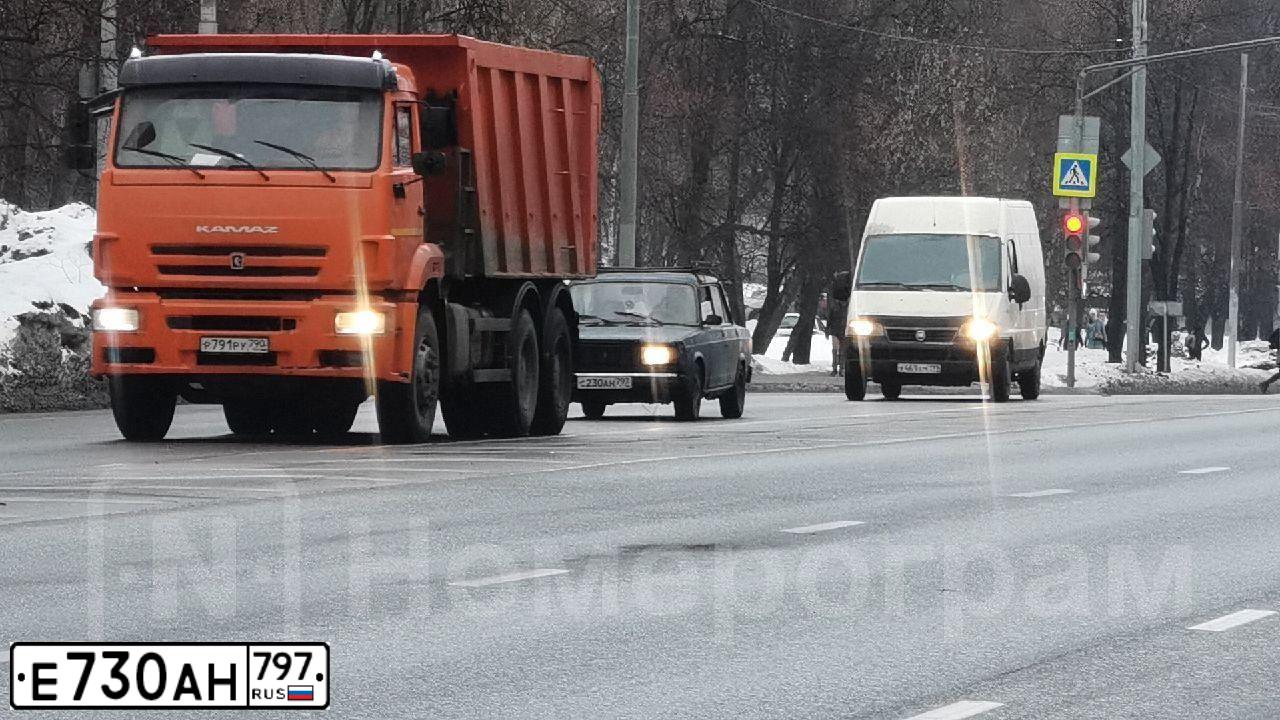 Фото автомобиля BMW 520I, 2013 — госномер Т513КО39. Цвет: СЕРЕБРИСТЫЙ