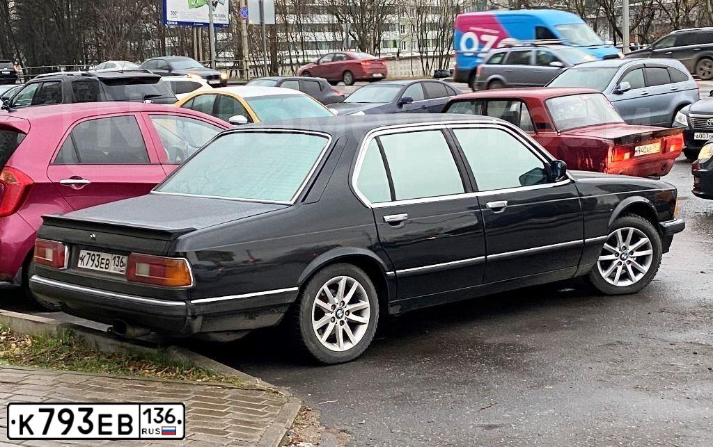 Фото автомобиля БМВ 728, 1986 — госномер К793ЕВ136. Цвет: ЧЕРНЫЙ
