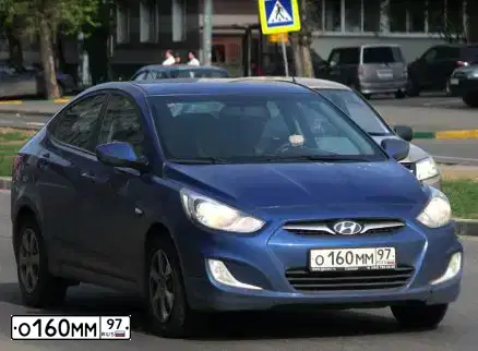 Фото автомобиля HYUNDAI SOLARIS, 2012 — госномер Е327КА790. Цвет: ТЕМНО-СИНИЙ