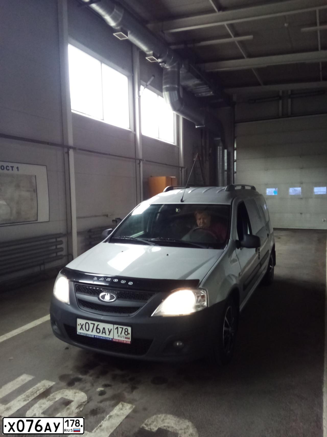 Фото автомобиля LADA LARGUS, 2017 — госномер Е483КТ147