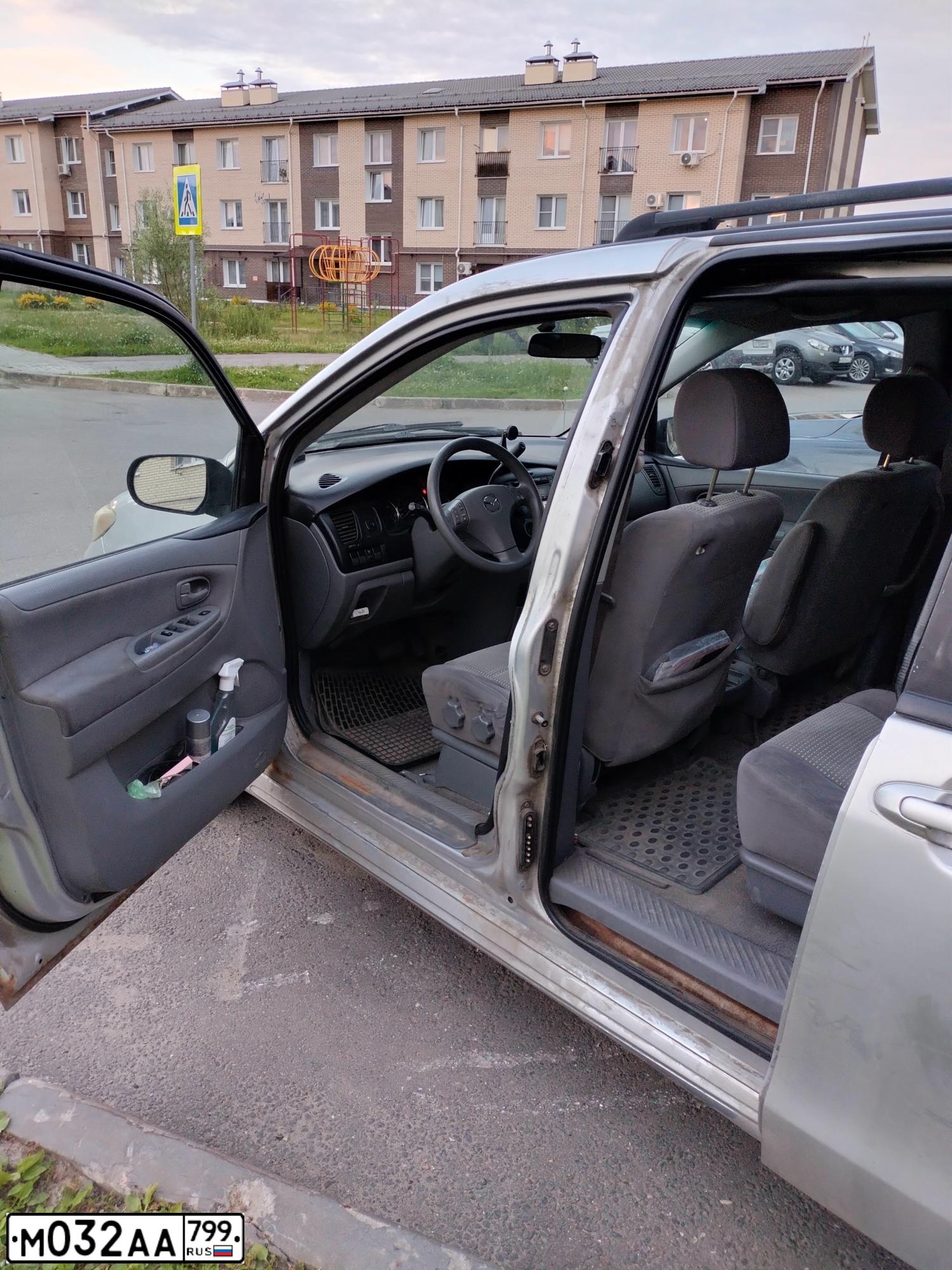 Фото автомобиля MAZDA MPV, 2005 — госномер М032АА799. Цвет: СЕРЕБРИСТЫЙ