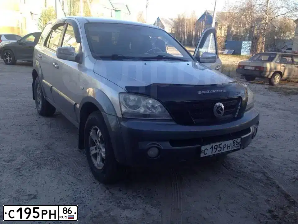 Фото автомобиля KIA SORENTO, 2004 — госномер М019ТН21. Цвет: СЕРЕБРИСТЫЙ