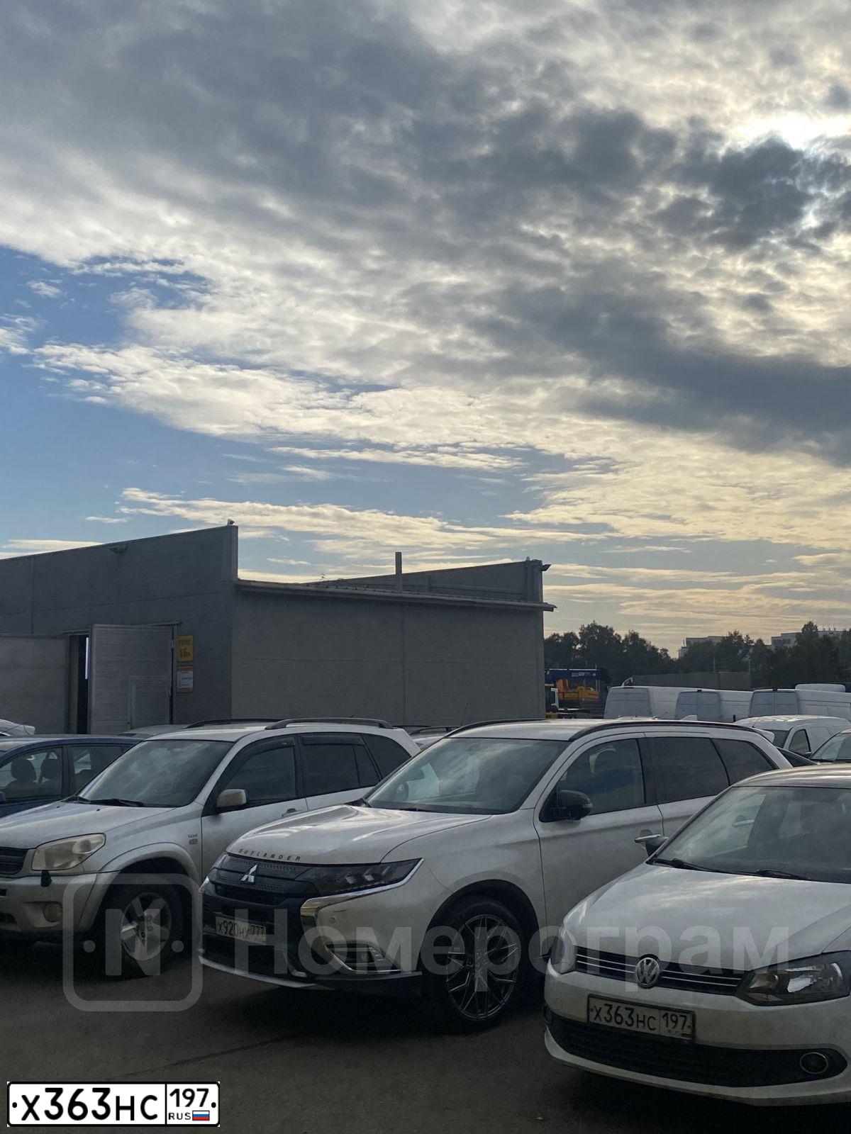 Фото автомобиля VOLKSWAGEN POLO, 2015 — госномер Х363НС197. Цвет: Белый
