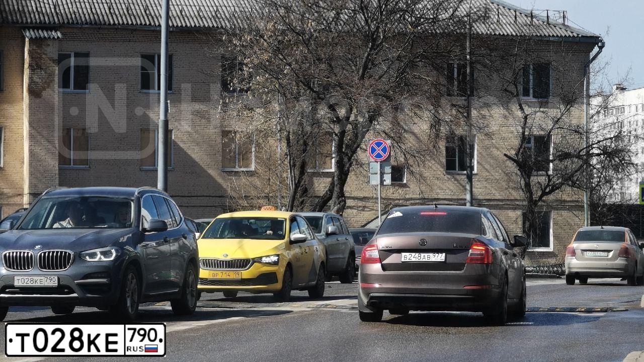 Фото автомобиля BMW X3 XDRIVE20I, 2021 — госномер Т028КЕ790. Цвет: синий