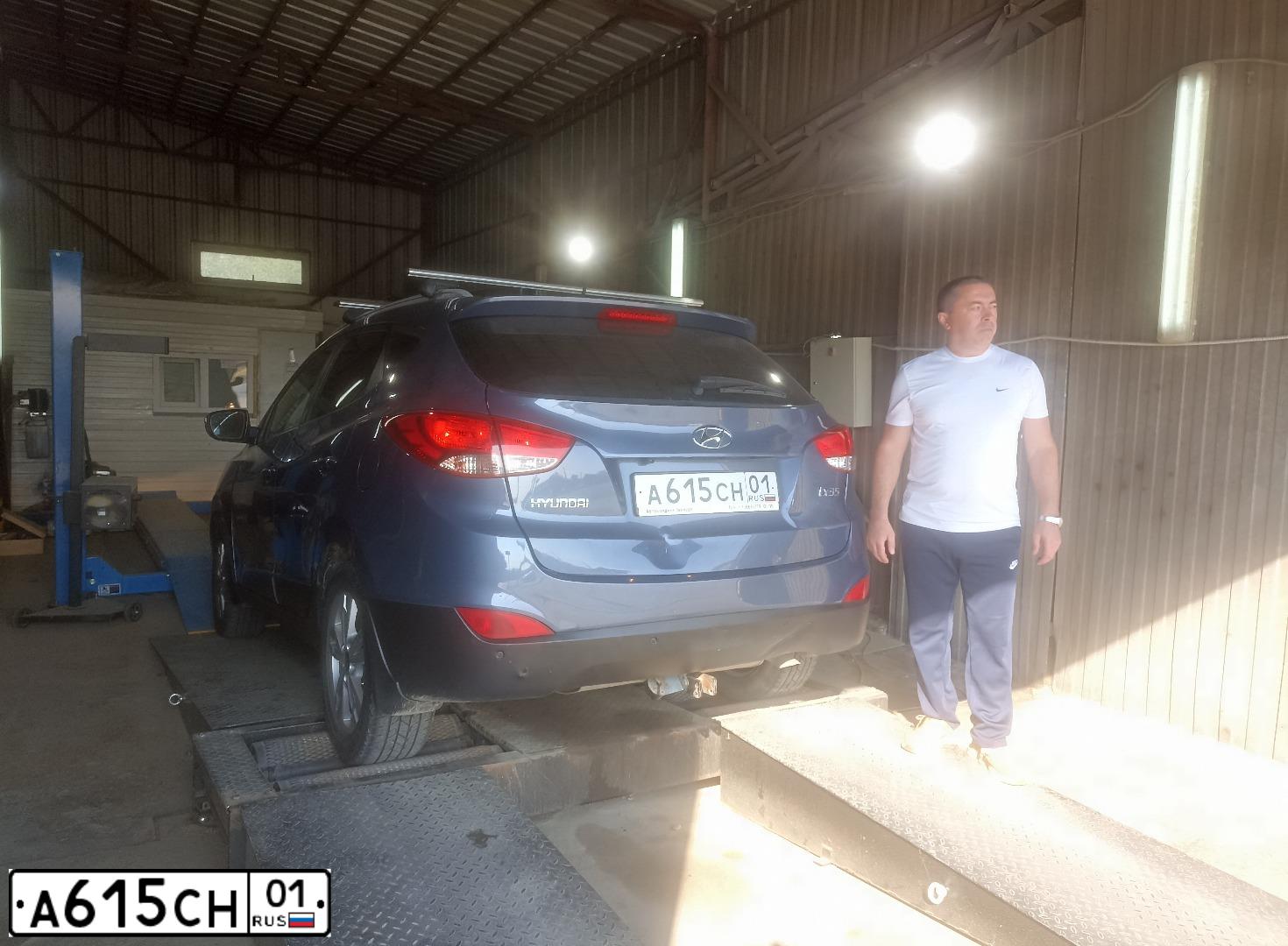 Фото автомобиля HYUNDAI IX35, 2013 — госномер А615СН01. Цвет: синий