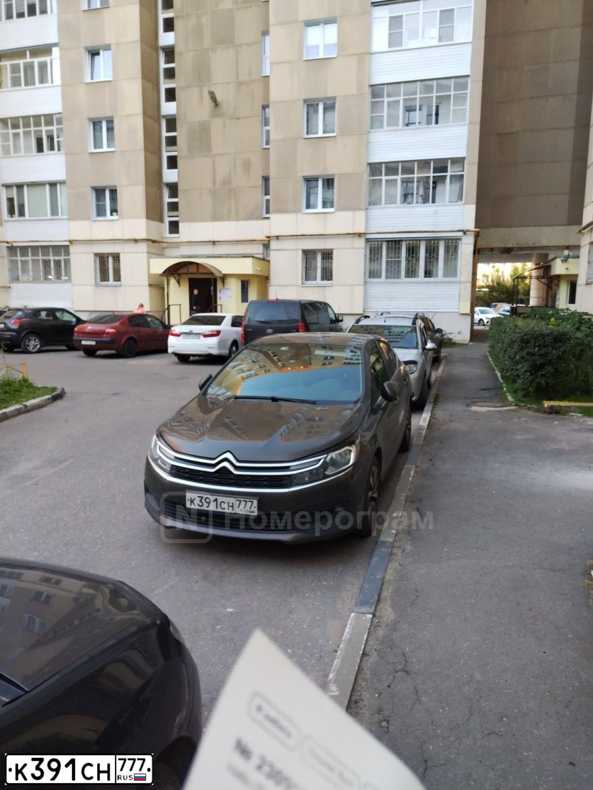 Фото автомобиля CITROEN C4, 2016 — госномер К391СН777
