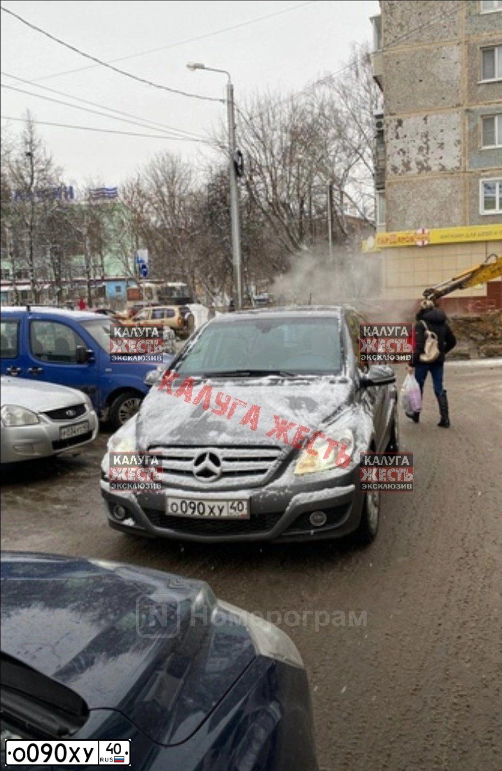 Фото автомобиля MERCEDES B-KLASSE, 2009 — госномер О090ХУ40. Цвет: СЕРЫЙ
