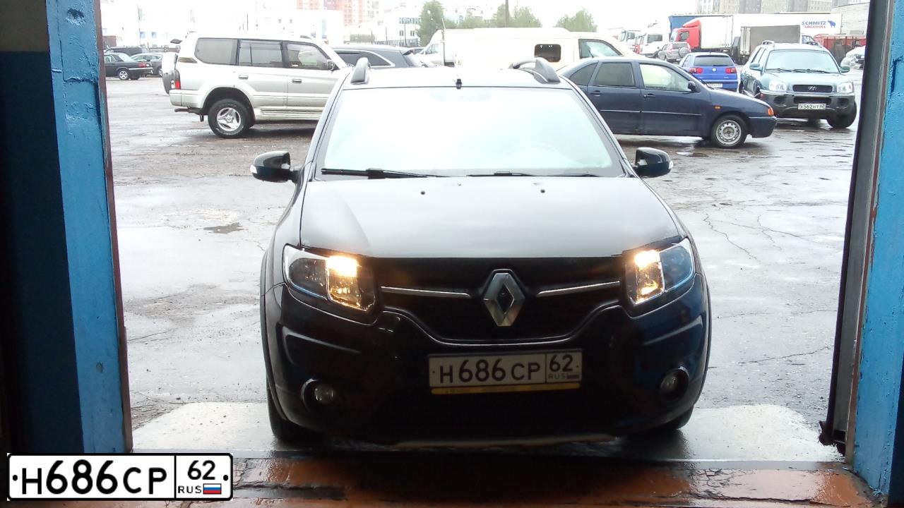 Фото автомобиля RENAULT SANDERO, 2016 — госномер Н686СР62. Цвет: ЧЕРНЫЙ