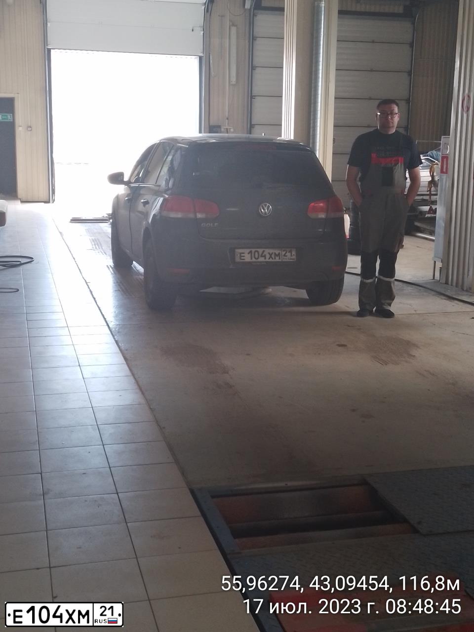 Фото автомобиля VOLKSWAGEN GOLF, 2012 — госномер О703ЕВ774. Цвет: Серо-Синий