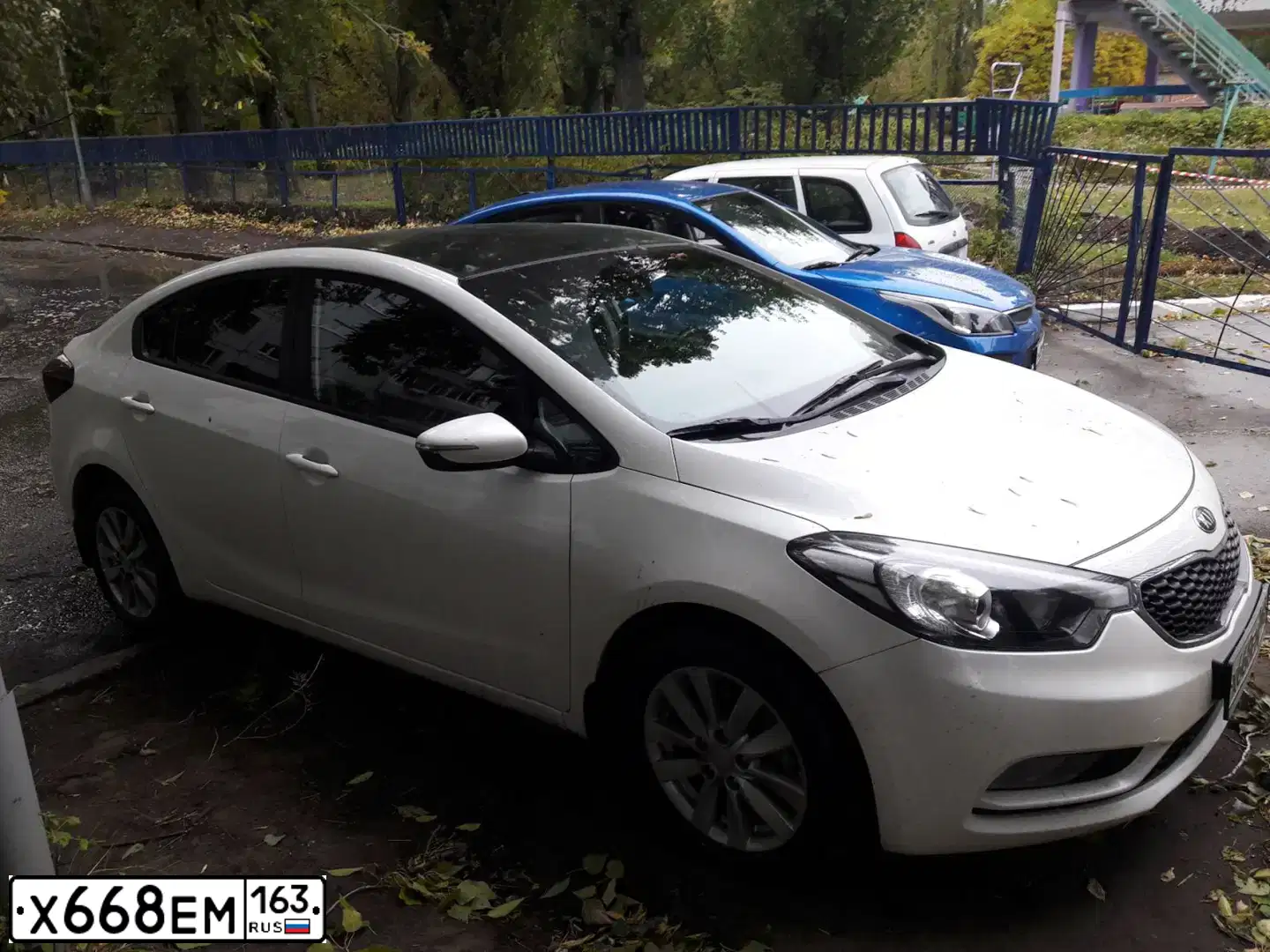 Фото автомобиля KIA CERATO, 2015 — госномер Х668ЕМ163. Цвет: БЕЛЫЙ